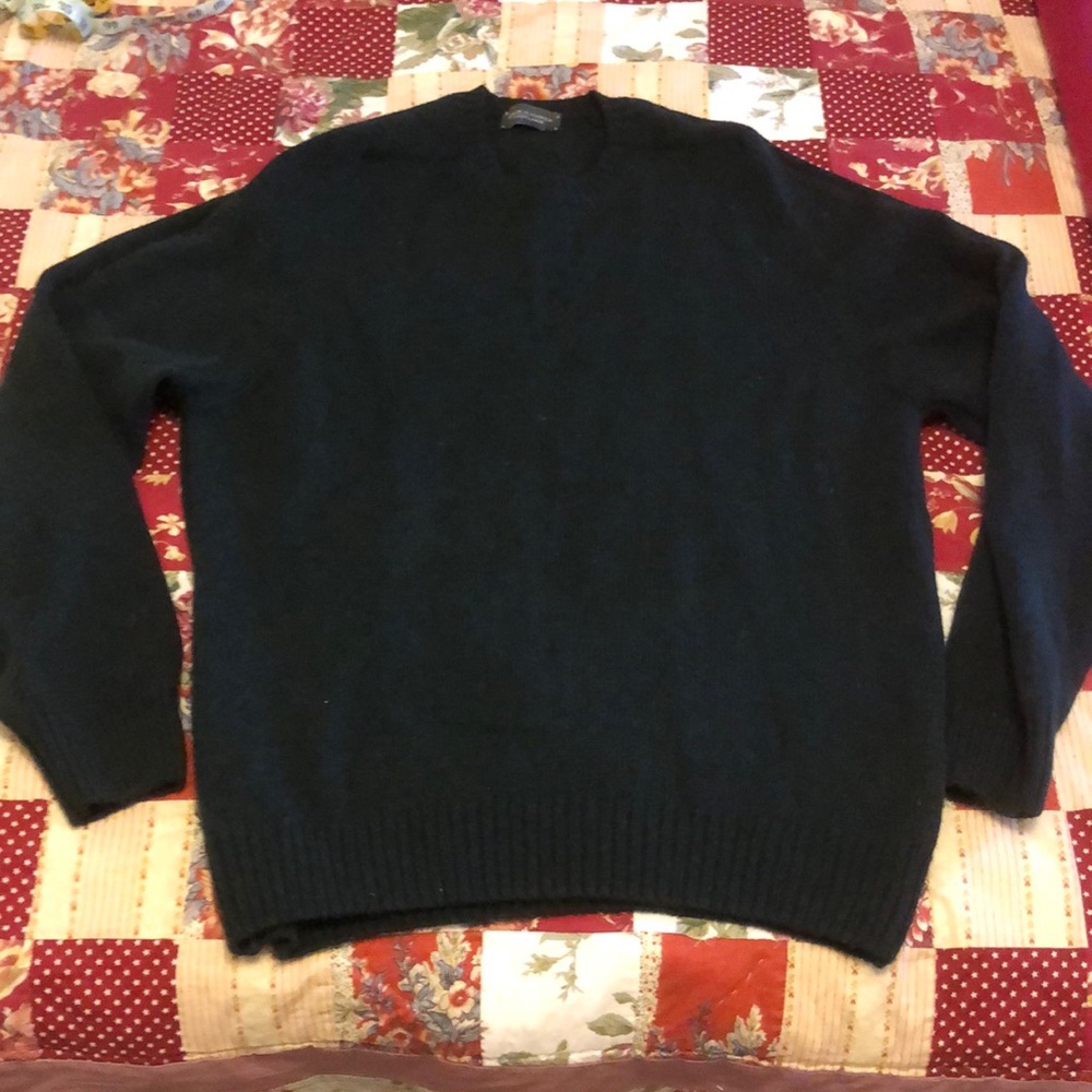 Dark green crewneck wool sweater made in Scotland